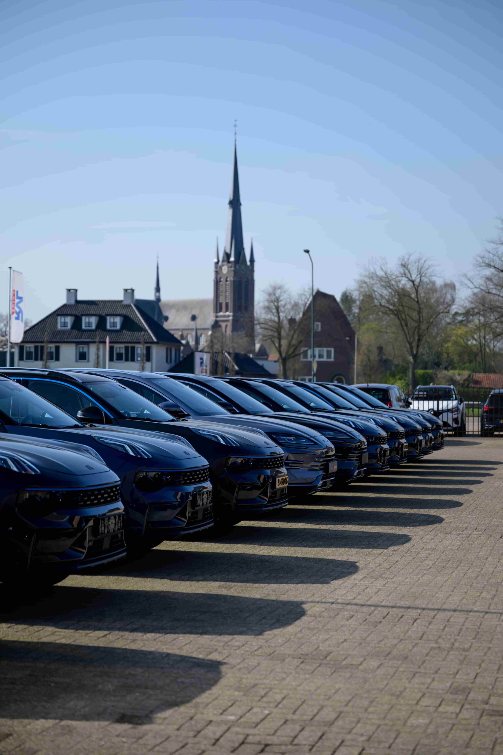 Rij Lynk & Co auto’s op het terrein van RVL Auto’s